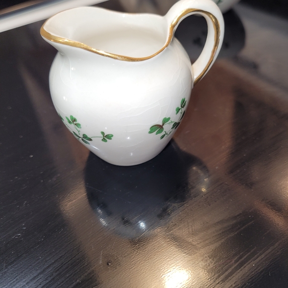 VINTAGE CARRIGALINE POTTERY SHAMROCK LOT - Picture 2 of 10